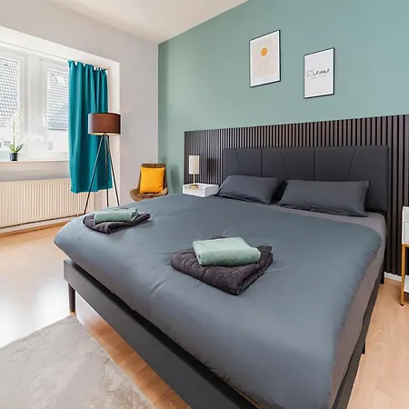 Smart - - Perfect For 5 Guests! - Balcony - Netflix - Free Parking Zone *
