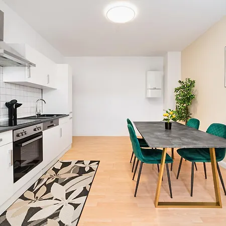 Smart - - Perfect For 5 Guests! - Balcony - Netflix - Free Parking Zone Apartment