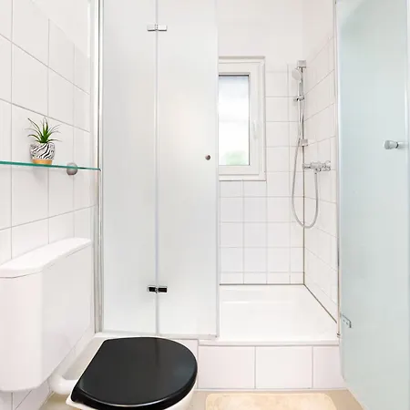Smart - - Perfect For 5 Guests! - Balcony - Netflix - Free Parking Zone Apartment *