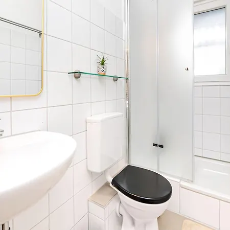 Apartman Smart - - Perfect For 5 Guests! - Balcony - Netflix - Free Parking Zone Essen