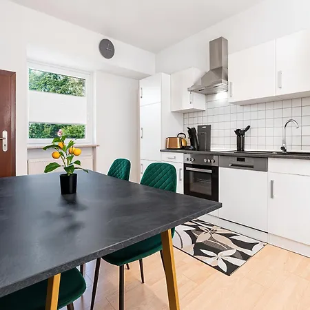 Smart - - Perfect For 5 Guests! - Balcony - Netflix - Free Parking Zone Apartment