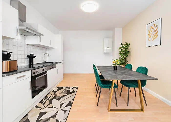Smart - - Perfect For 5 Guests! - Balcony - Netflix - Free Parking Zone Apartman